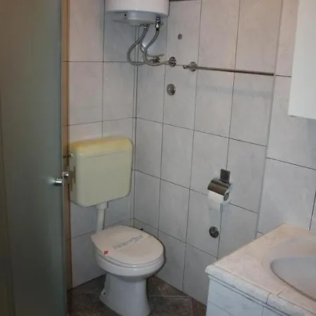 Studio In Duba With Terrace, Air Conditioning, Wi-fi, Washing Machine Appartement *