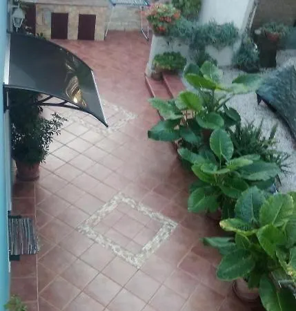 Studio In Duba With Terrace, Air Conditioning, Wi-fi, Washing Machine Pelegrin