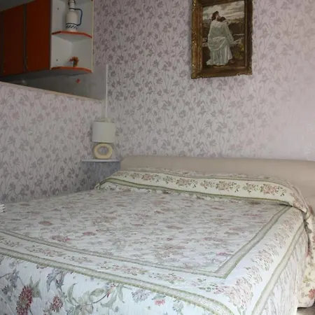Studio In Duba With Terrace, Air Conditioning, Wi-fi, Washing Machine Appartement *