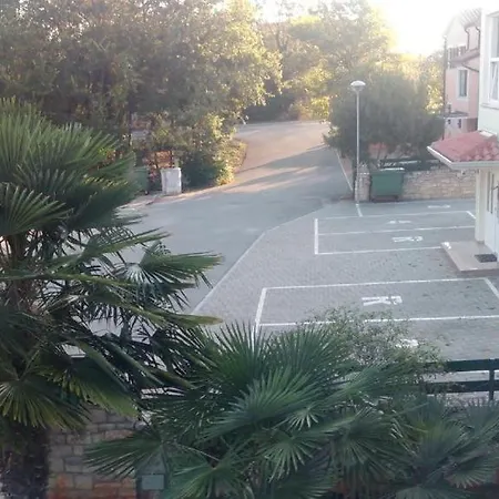 Studio In Duba With Terrace, Air Conditioning, Wi-fi, Washing Machine Appartement *