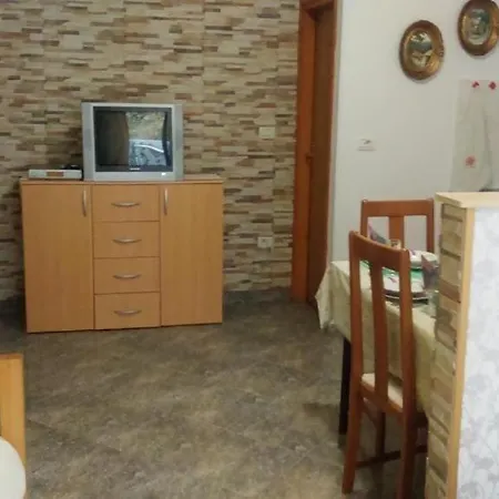 Studio In Duba With Terrace, Air Conditioning, Wi-fi, Washing Machine