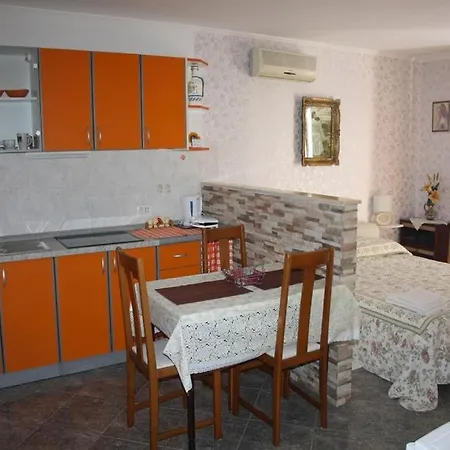 Apartmán Studio In Duba With Terrace, Air Conditioning, Wi-fi, Washing Machine